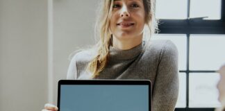 dbałość o przestrzeń podczas wideokonferencji