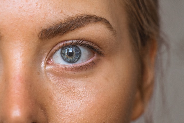 amanda-dalbjorn-fvInY-Gh7sc-unsplash Jak przygotować naturalne maseczki i peelingi w domu?