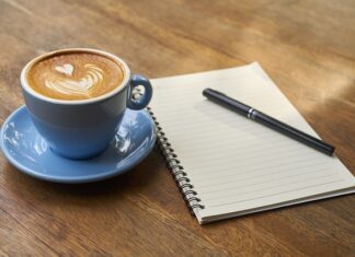 Jaka przerwa między panelami a ścianą?