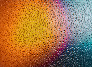 Czy patelnię z drewnianą rączką można myć w zmywarce?