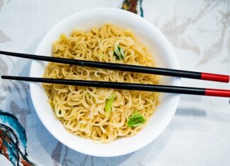 Czy można jeść Ramen widelcem?