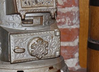 Jakie drzwiczki do paleniska wędzarni?