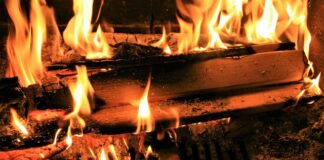 Czym murować palenisko?